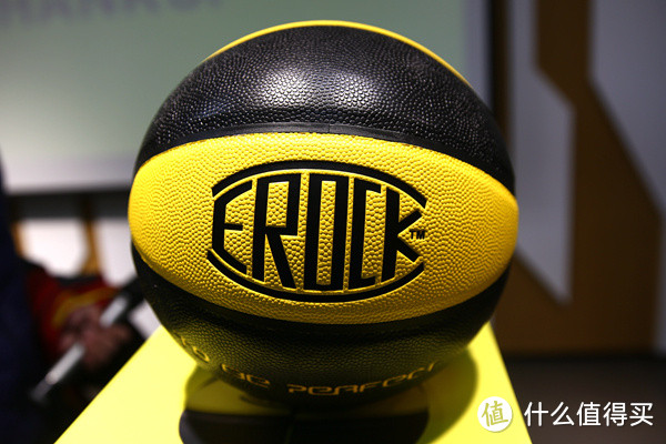 个性化随身教练：eROCK 顽石 今日正式发布 eROCK智能篮球