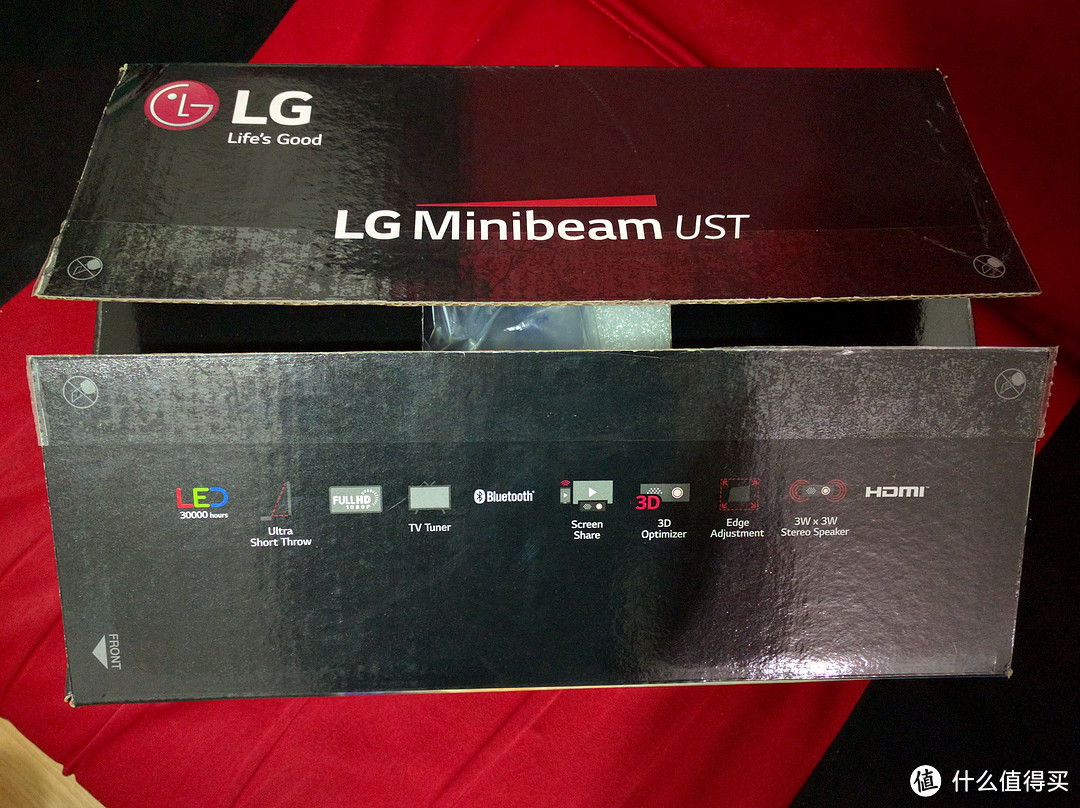 LG PF1000U超短焦投影仪 包装