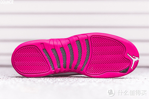 情人节配色：NIKE 耐克 推出 Air Jordan 12 GS "Dynamic pink" 