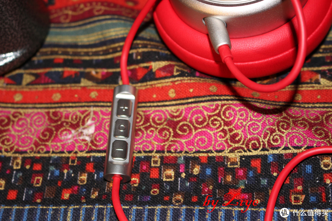 献给女王的新年礼物：MEIZU HD50 限量版头戴耳机