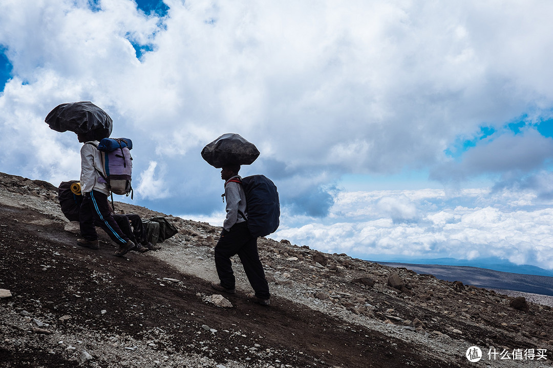风光摄影狗攀登乞力马扎罗山的人间指南 — 哈苏XpanII、富士X-T1