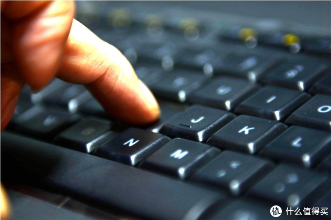 我们需要一款无线的背光键盘-----罗技K800键盘评测