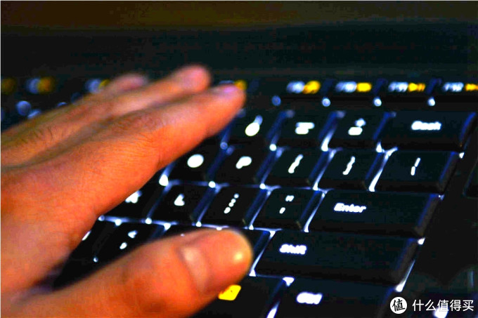 我们需要一款无线的背光键盘-----罗技K800键盘评测