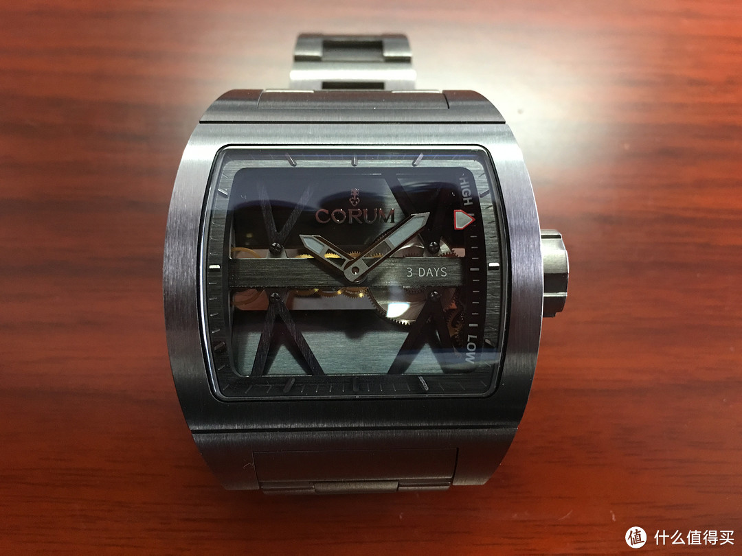 #本站首晒# 念念不忘,必有回响 — Corum 昆仑 动显钛桥表 开箱