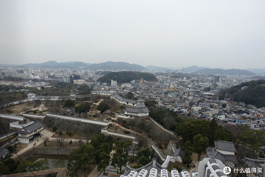 从城堡的顶楼可以俯瞰整个姬路城