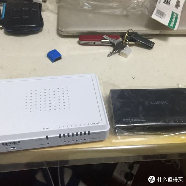 Buffalo 巴法络 lsw4-gt-8 & Z-link 迷你8口 全千兆交换机