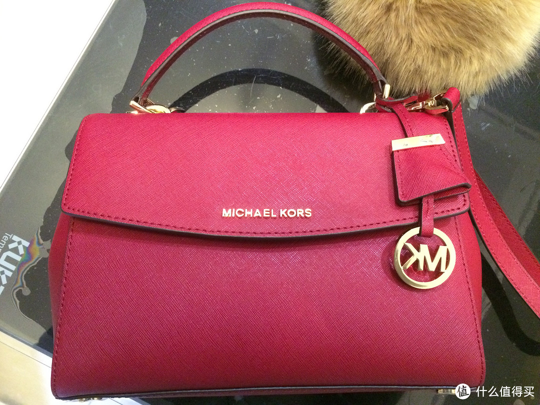 新年就要红红红:在梅西上的处女海淘Michael Kors Ava小号单肩包