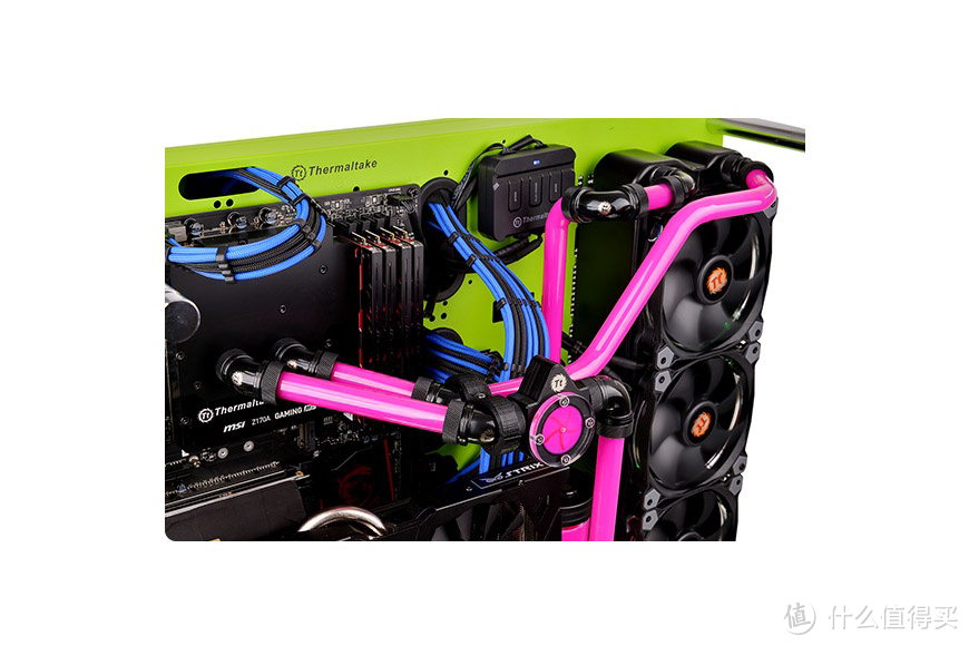 全景开窗:Thermaltake 曜越 推出 璀璨绿特别版 TT Core P5壁挂式机箱