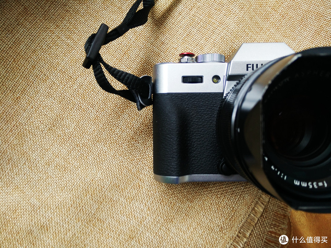 新年买什么？就是差台好相机了：FUJIFILM 富士 X-T10 微单电套机