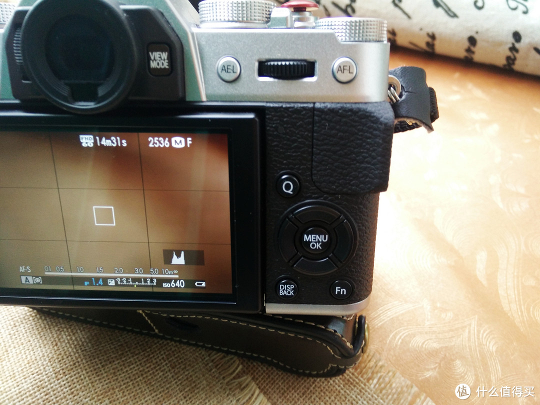 新年买什么？就是差台好相机了：FUJIFILM 富士 X-T10 微单电套机