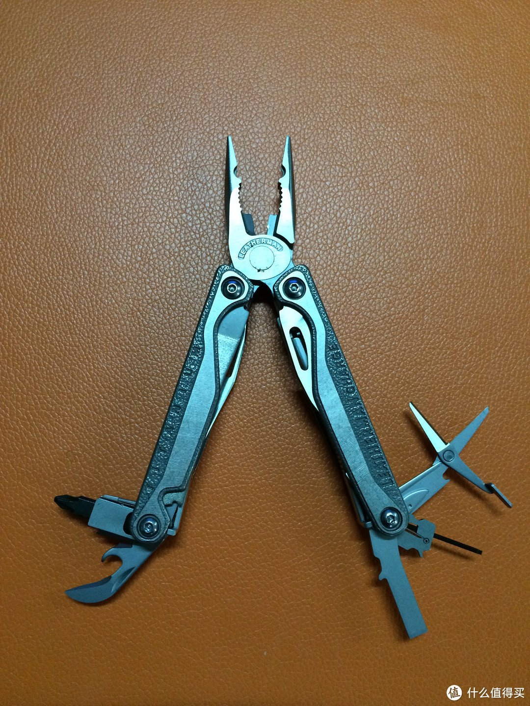 剁手是为了长出新手再剁 LEATHERMAN CHARGE TTI