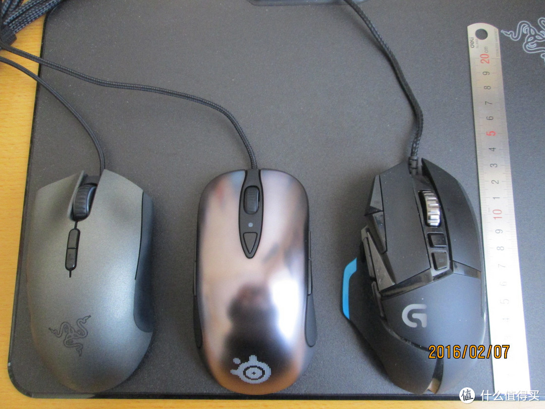 【明明可以靠实力，却还要有颜值】罗技logitech G502 炫光自适应鼠标测试