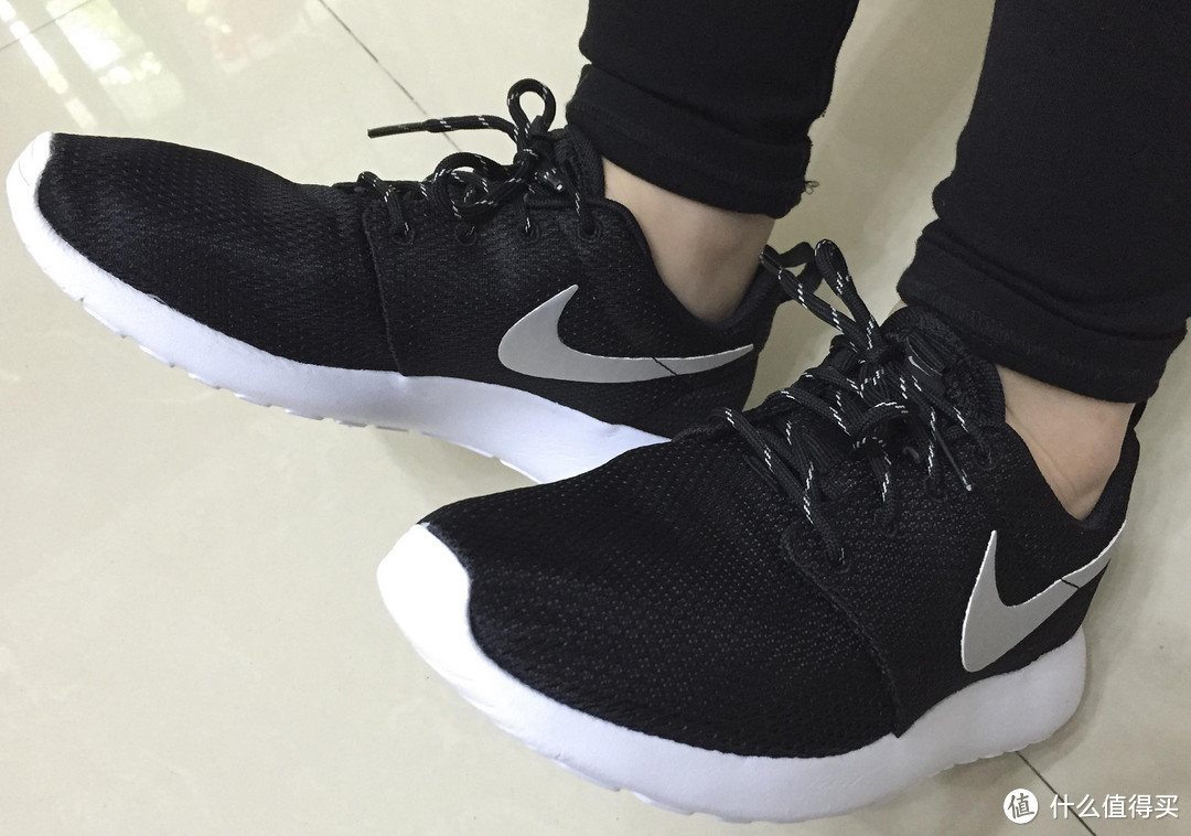 年三十深夜入手：Nike 耐克 Roshe One 黑白款 运动鞋