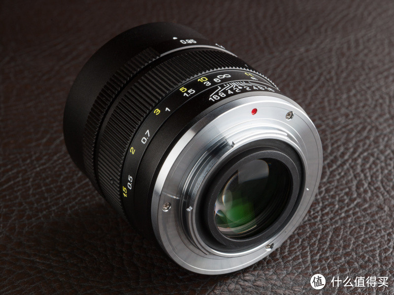 专为无反设计：中一光学 发布 Mitakon Speedmaster 35mm f/0.95 Mark II 手动镜头