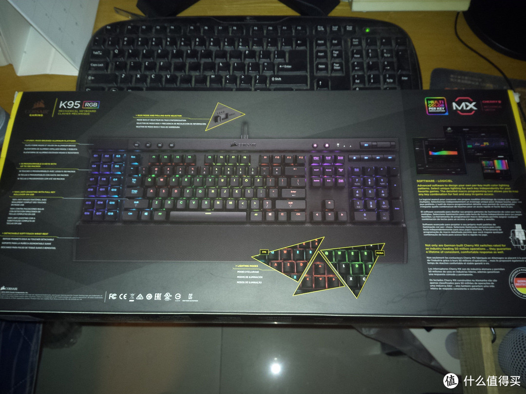 海盗船Corsair Gaming K95 RGB 幻彩背光机械游戏键盘茶轴开箱测评