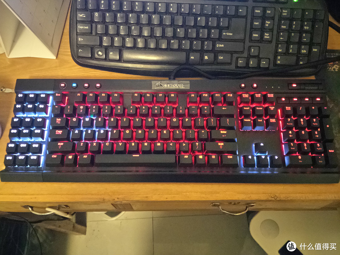 海盗船Corsair Gaming K95 RGB 幻彩背光机械游戏键盘茶轴开箱测评