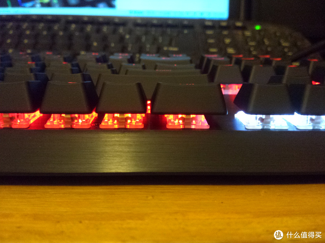 海盗船Corsair Gaming K95 RGB 幻彩背光机械游戏键盘茶轴开箱测评