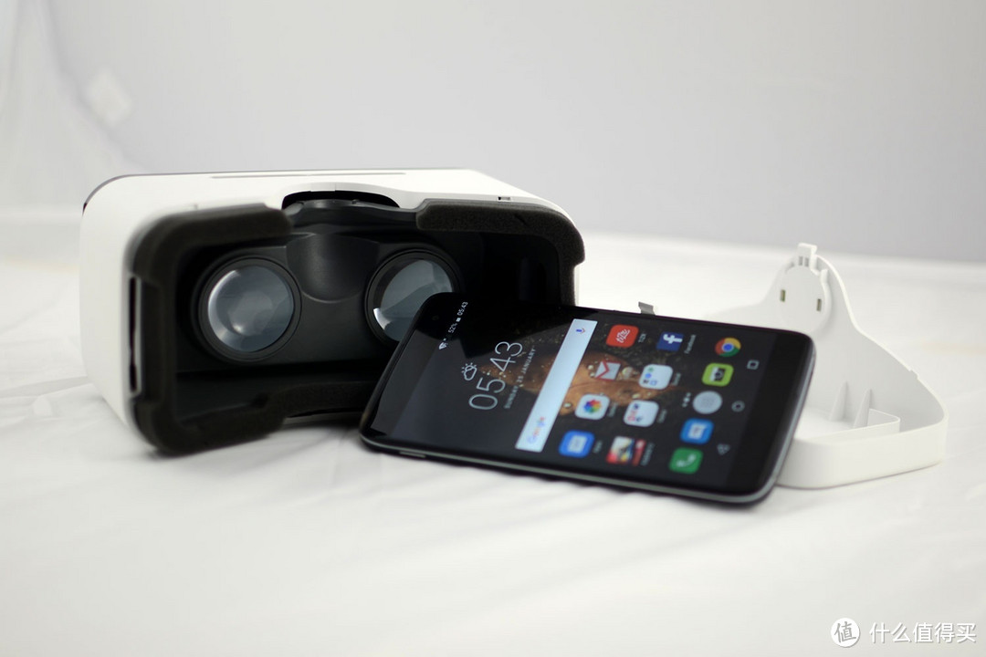 加入VR元素：ALCATEL 阿尔卡特 发布 Idol 4系列 智能手机