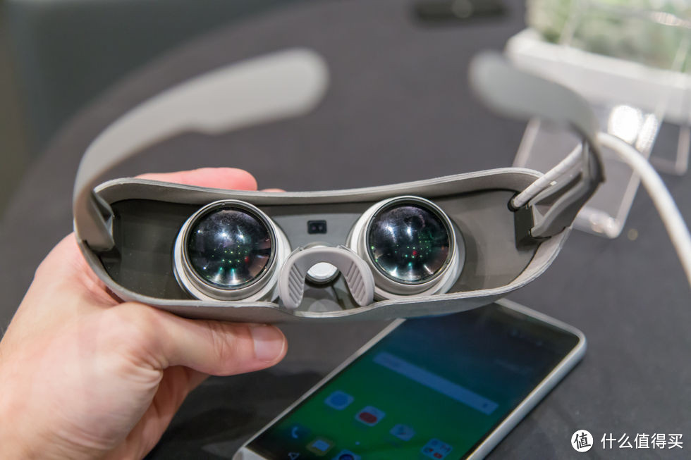跟上Gear VR：LG 推出 360 VR 头戴显示设备