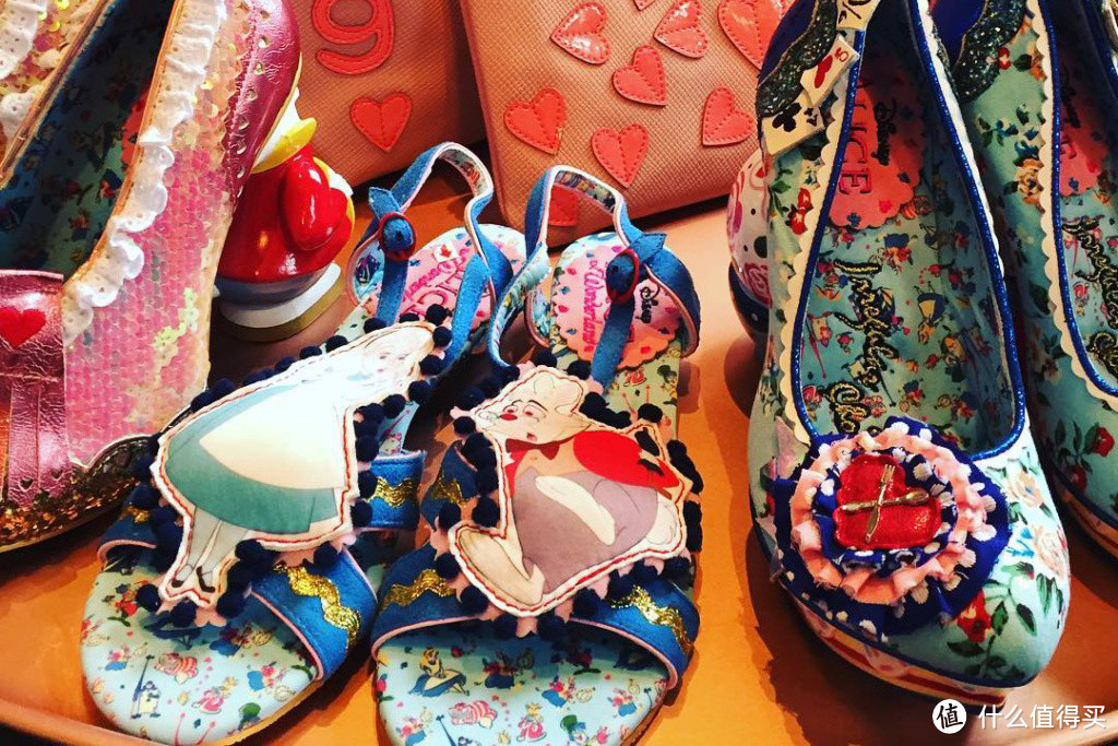 魔幻的甜美气息：Irregular Choice 推出 《爱丽丝梦游仙境》系列鞋款