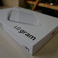 #本站首晒# LG gram 14Z950 14英寸 超轻笔记本 开箱亮屏