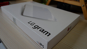 #本站首晒# LG gram 14Z950 14英寸 超轻笔记本 开箱亮屏