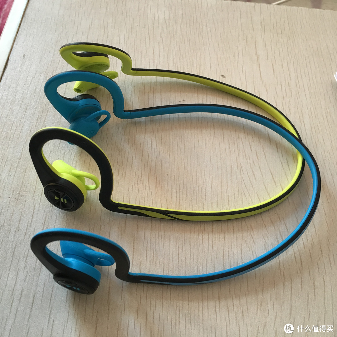 蜈蚣总是有剁不完的手：Plantronics 缤特力 Backbeat Fit 蓝牙耳机