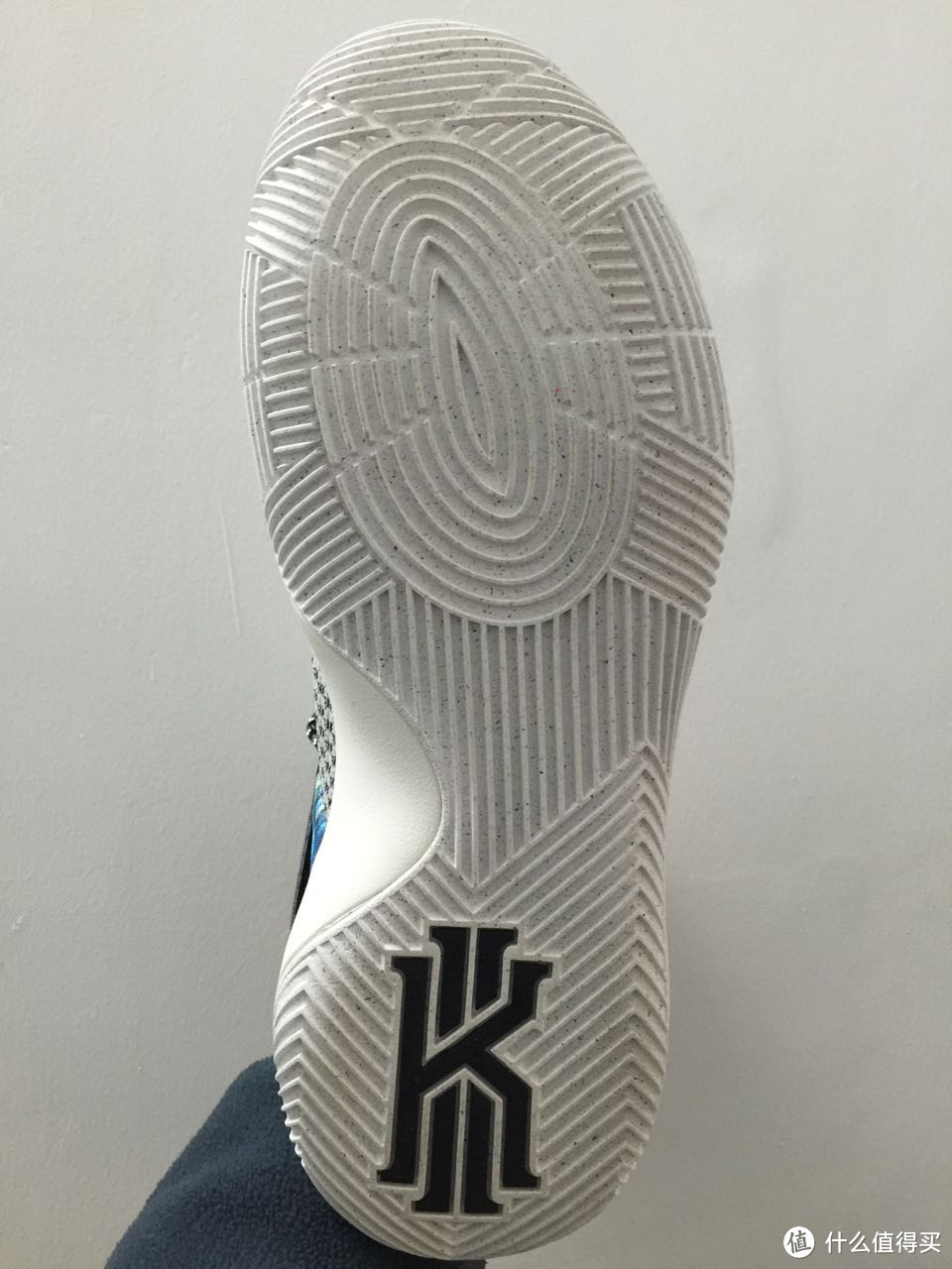 穿上就想变向--Kyrie 2 “Effect”