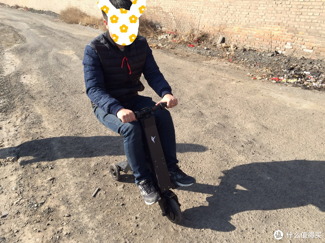 折叠滑板车新秀:锋鸟x1电动折叠滑板车