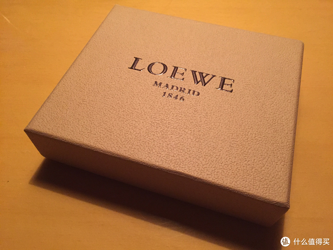 终于被税了，为心爱钱包献上第一笔税款——LOEWE 钱包晒单