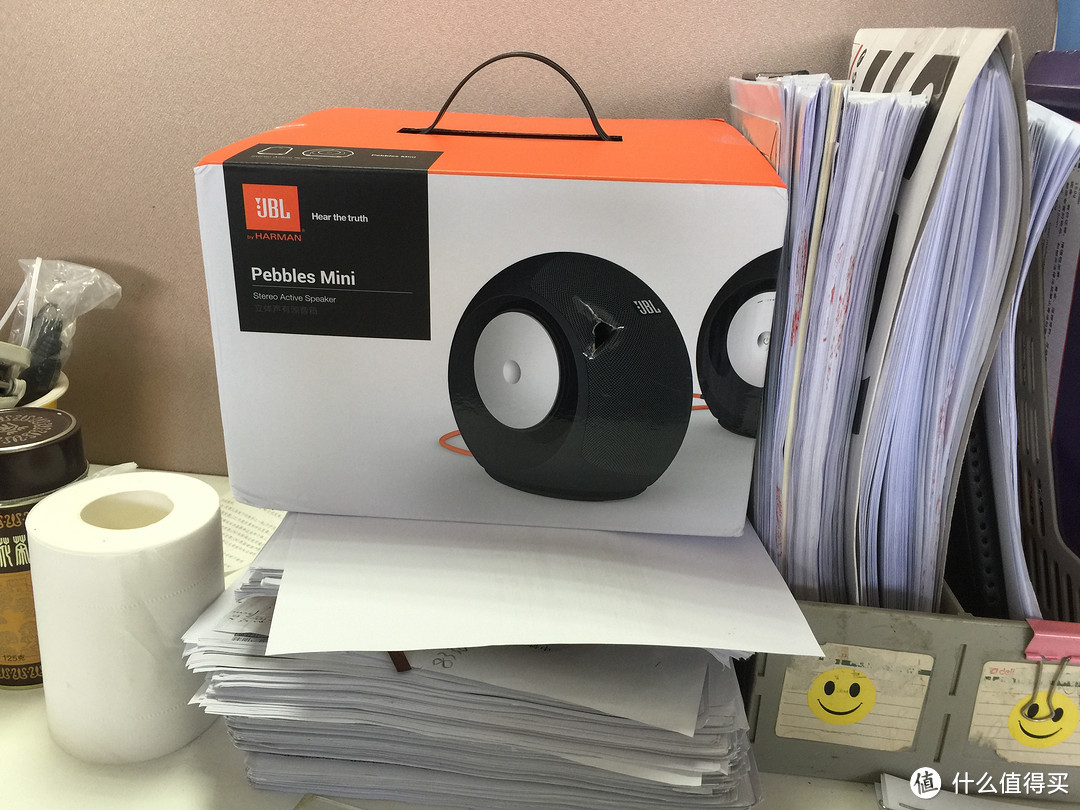 JBL PEBBLES MINI 立体声有源音箱 正在靠近