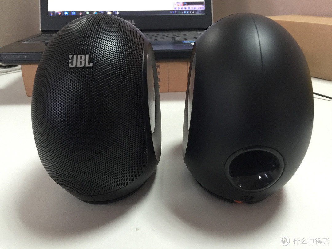 JBL PEBBLES MINI 立体声有源音箱 正在靠近