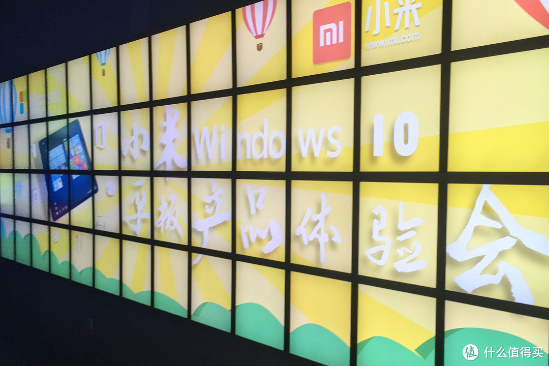 真正的桌面系统：微软携手 MI 小米展出 Windows 10版小米平板2