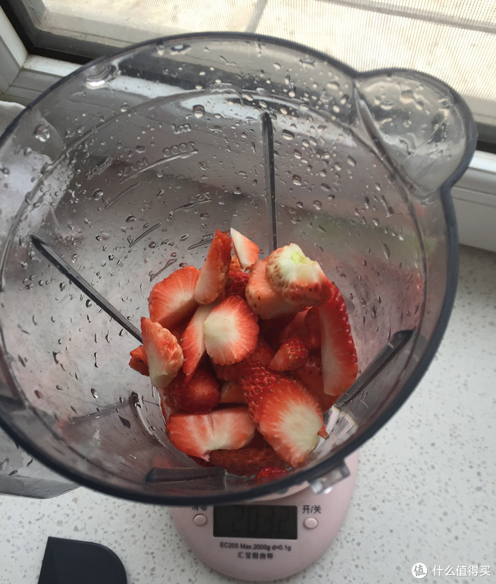 命运青红灯——草莓、豌豆胶囊和橙汁面条