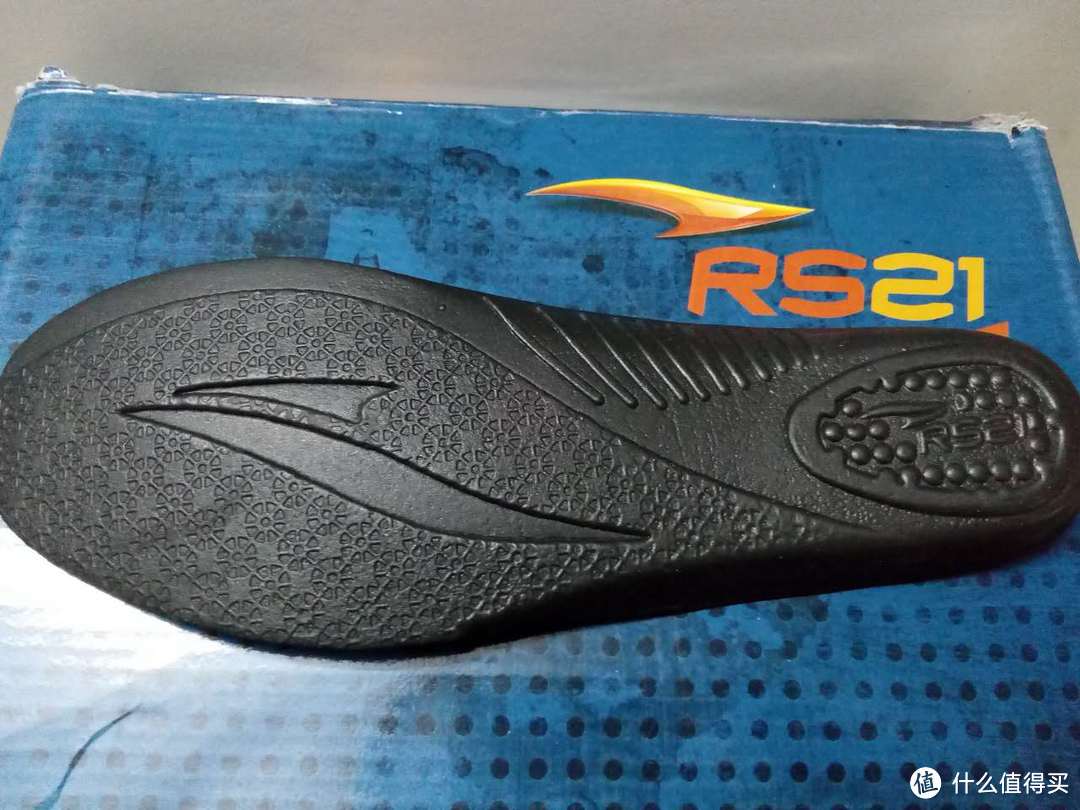 迷上了非主流跑鞋 — 委内瑞拉国民品牌 RS21 开箱