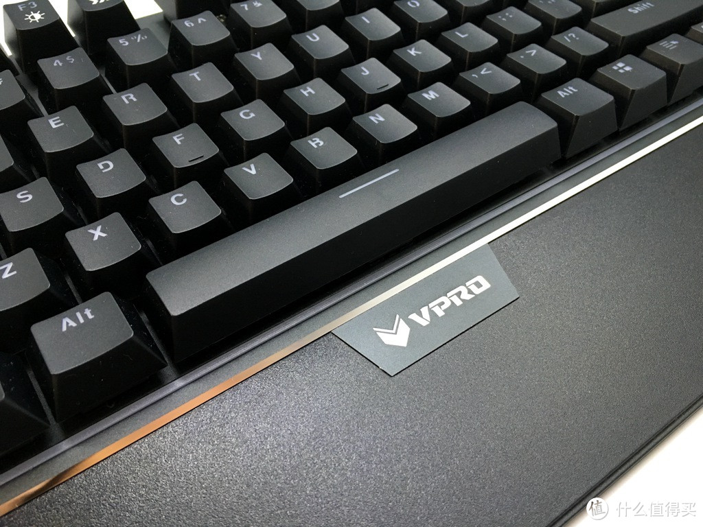 玩出色彩——雷柏V720全彩背光游戏机械键盘众测报告