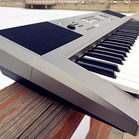 雅马哈 PSR-E353 电子琴外观展示(扬声器|厚度|电池仓|接口)