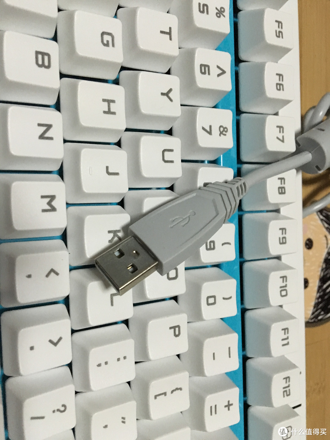 我的处女机——首款机械键盘雷柏v500开箱试用报告