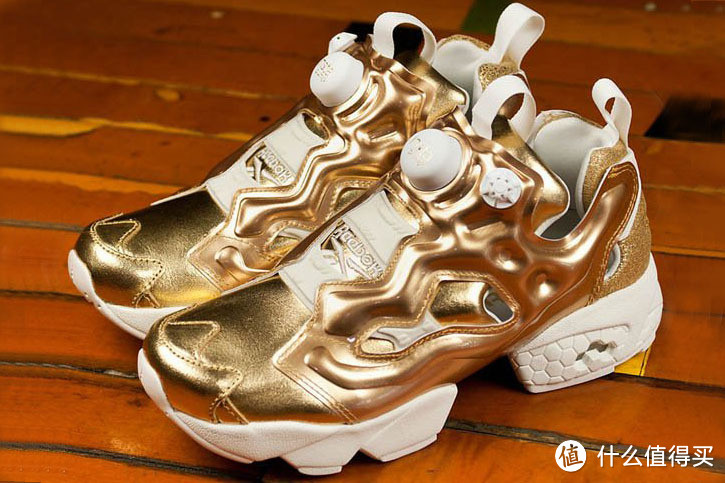 比土豪金更耀眼：Reebok 锐步 推出 Insta Pump Fury“Brass” 复古鞋新配色