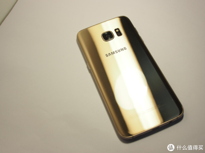三星 galaxy s7 edge 背面镜面设计