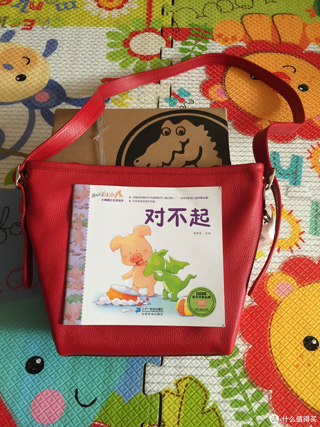 红红火火本命年 COACH 蔻驰 Pebbled Mini Dufflette 女款斜挎包