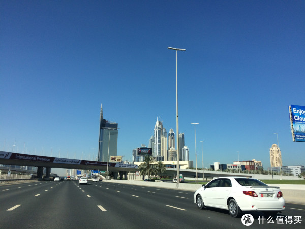 迪拜&阿布扎比游记 | 迪拜租车驾照信息_法拉