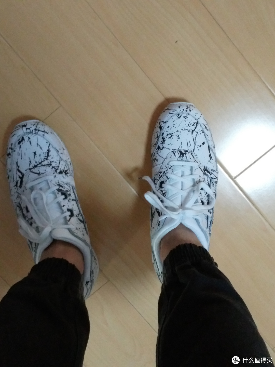 不小心打翻了墨水ASICS 亚瑟士 LYTE III “Marble” 复古跑鞋