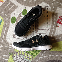 Under Armour Micro G Velocity 跑步鞋