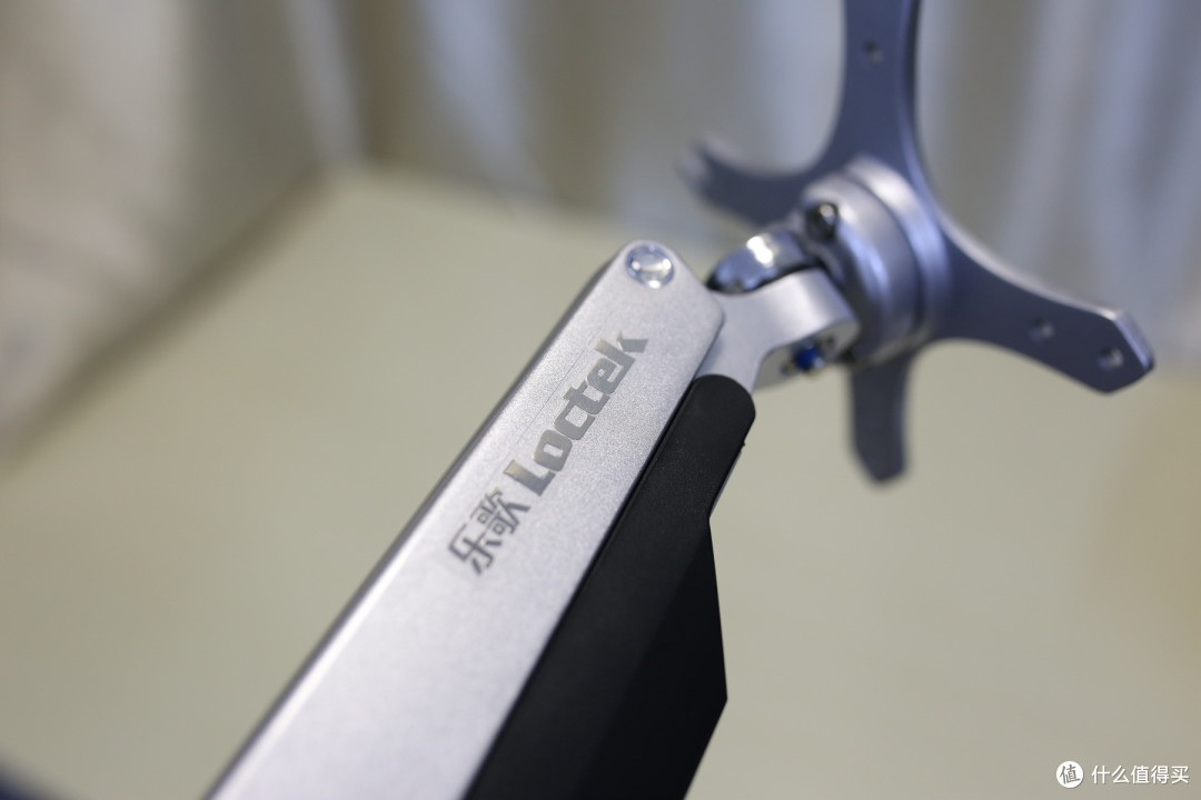放毒:HKC 惠科 Q320 显示器& Loctek 乐歌 D7A 显示器支架 上桌体验