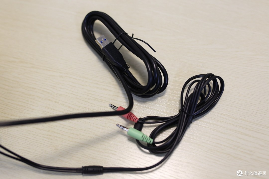 放毒:HKC 惠科 Q320 显示器& Loctek 乐歌 D7A 显示器支架 上桌体验