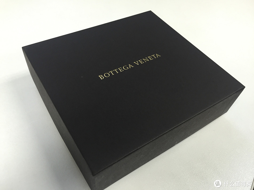 采购计划之外的 Bottega Veneta 深咖啡色编织小牛皮钱包