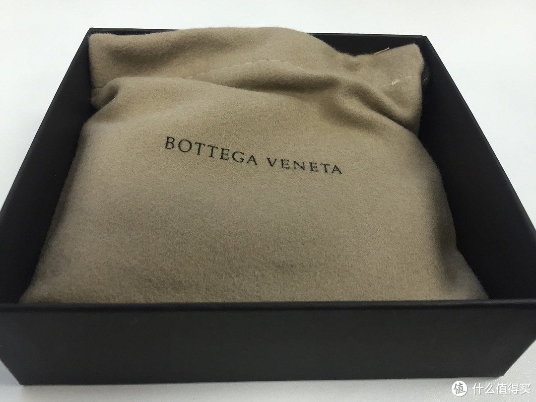 采购计划之外的 Bottega Veneta 深咖啡色编织小牛皮钱包