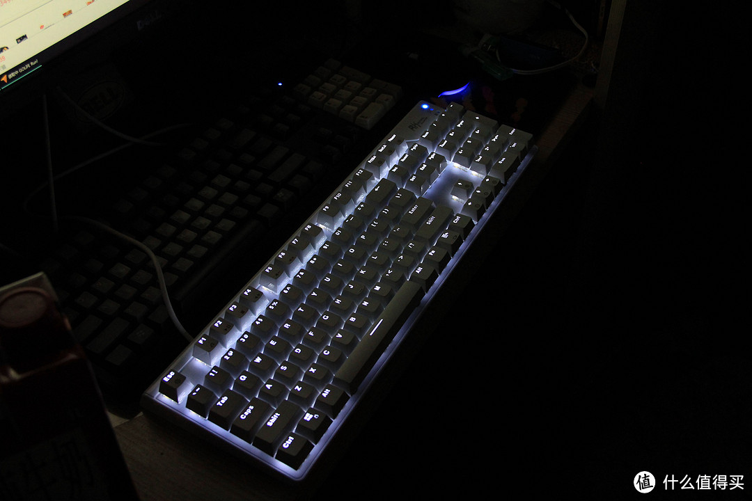 RK rg928机械键盘  背光效果