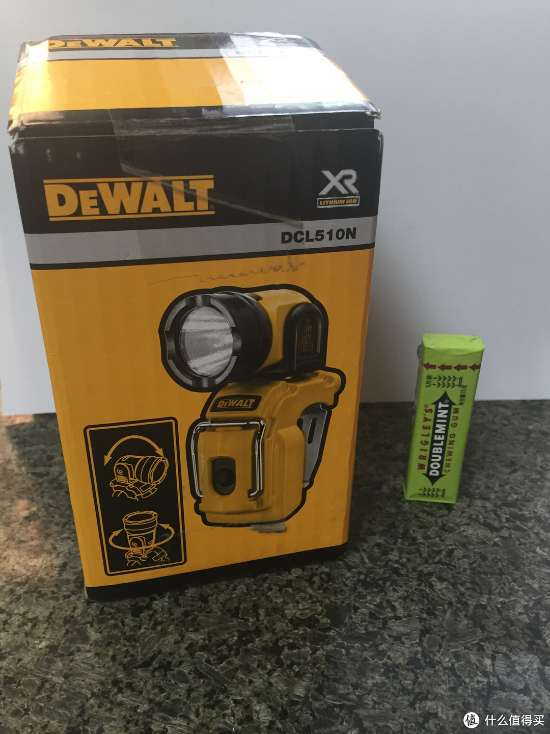 工业风十足的“小黄蜂” — DEWALT 得伟 DCL510工作灯